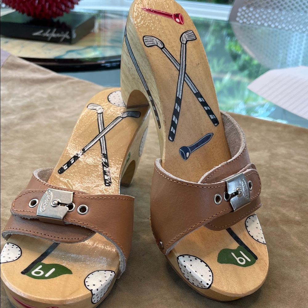 Dr. Scholl's Tan Golf-Themed Women's Mules